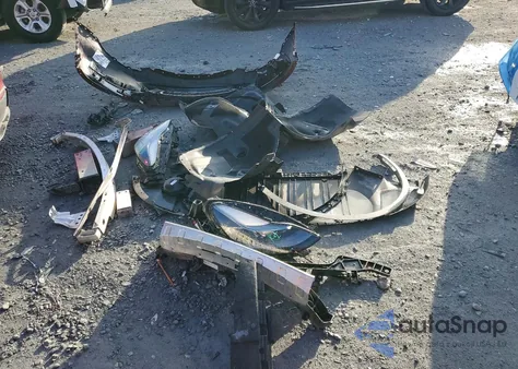 2025 Tesla Model Y z USA, uszkodzony, nr VIN 7SAYGDEF3SA338726